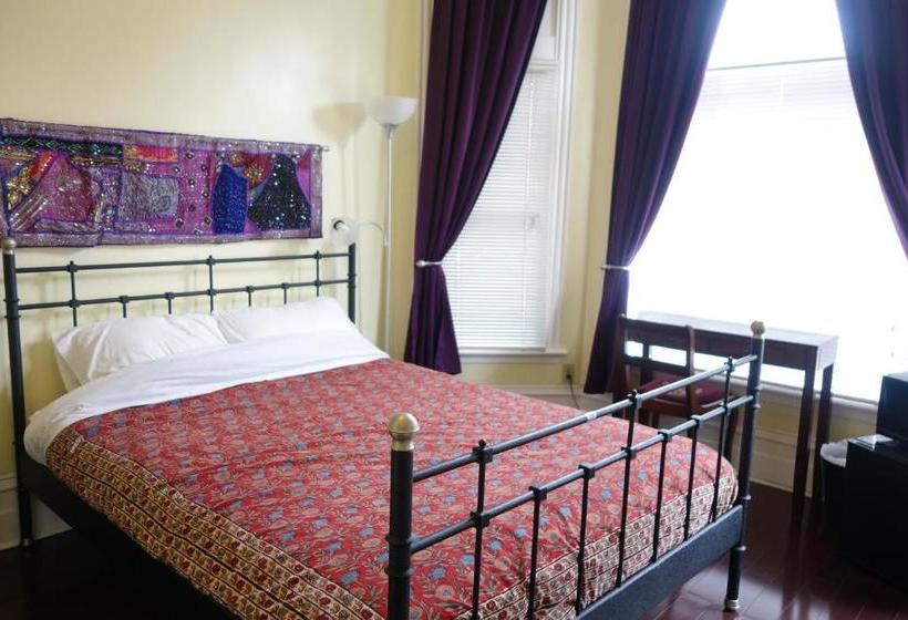 Отель Spadina 11 Guesthouse