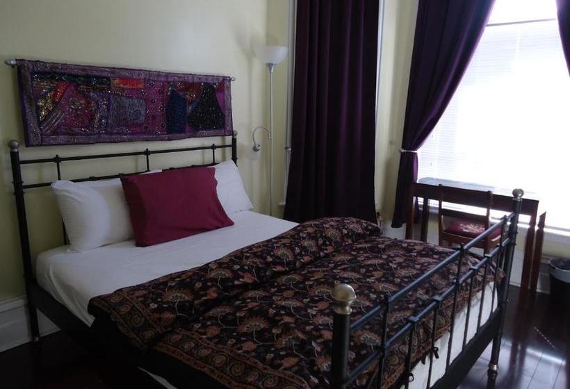 Отель Spadina 11 Guesthouse