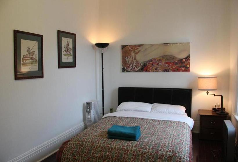 Отель Spadina 11 Guesthouse