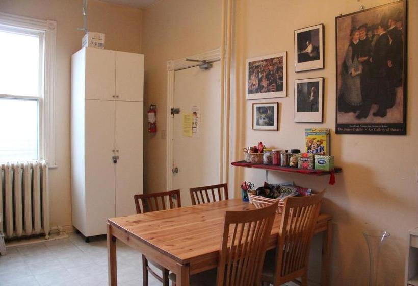 Отель Spadina 11 Guesthouse