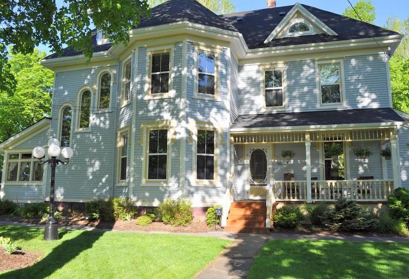 فندق Summerside Inn Bed And Breakfast