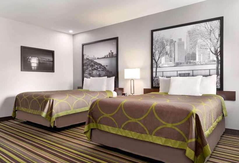 هتل Super 8 By Wyndham Windsor/dougall