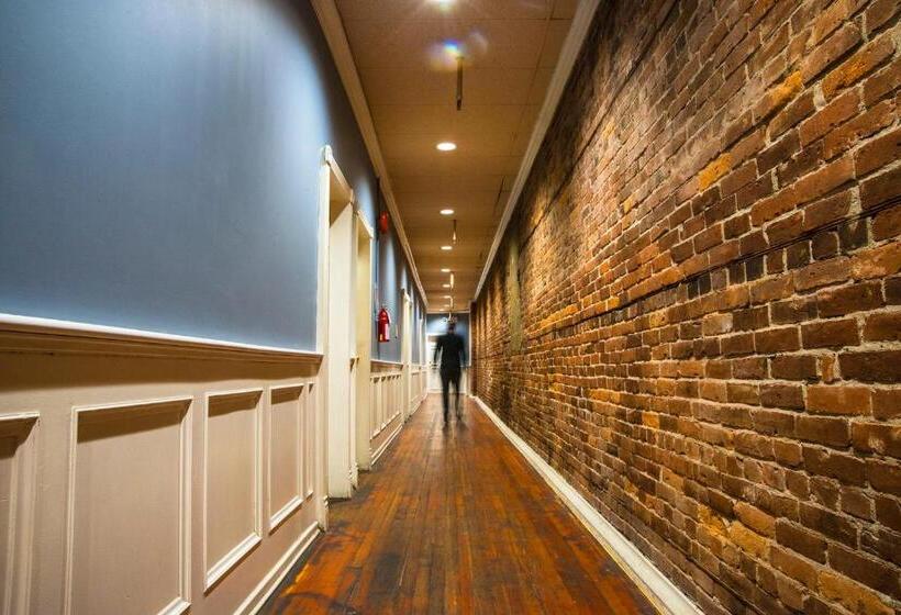 酒店 The Cambie Hostel Gastown