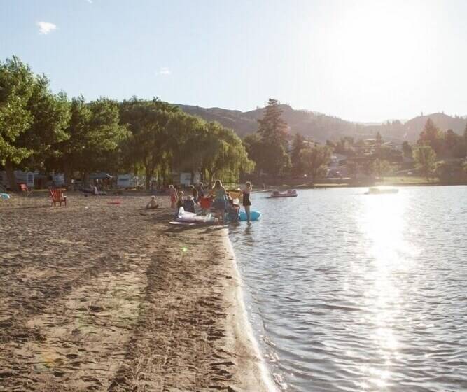 فندق The Lakeside Resort