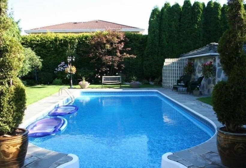 酒店 The Stone Hedge Bed And Breakfast