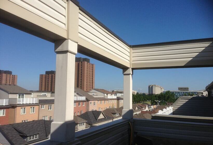 ホテル Toronto North Travellers Home