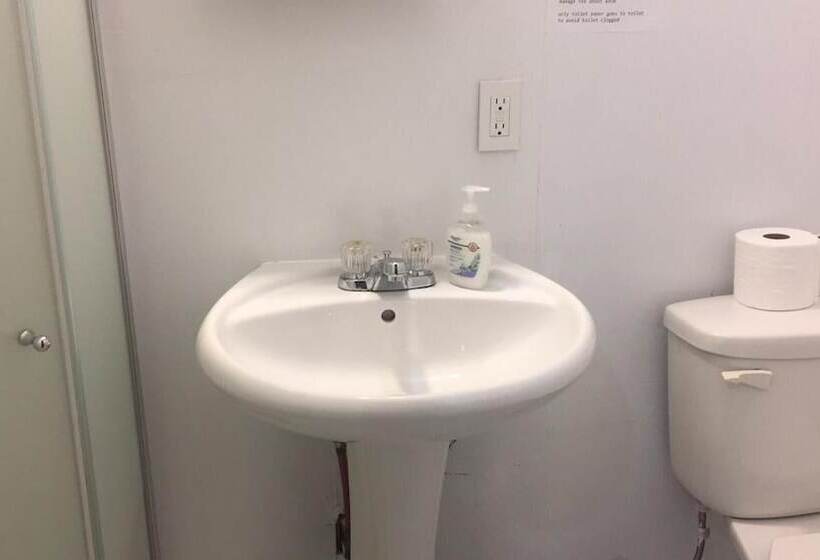 ホテル Toronto North Travellers Home