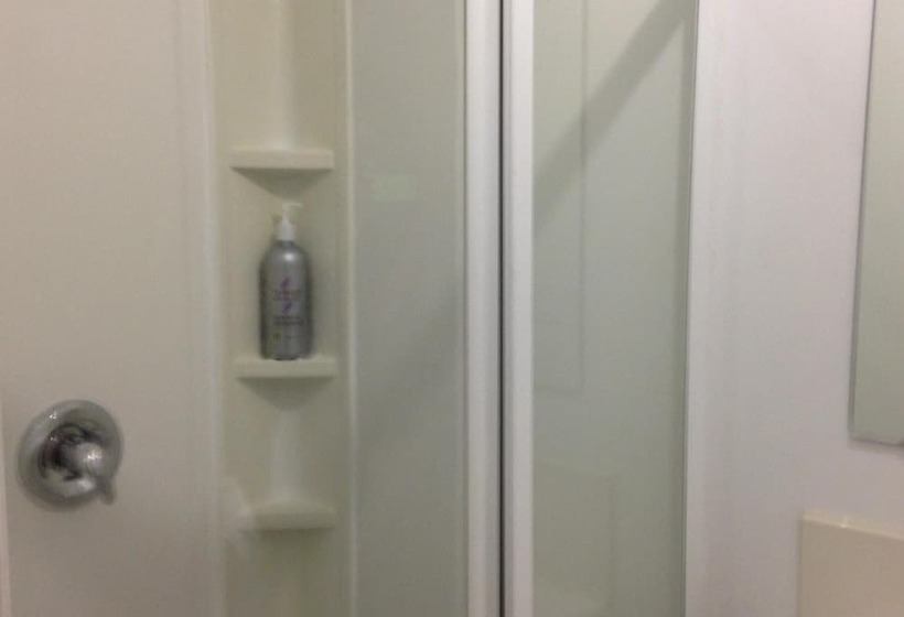 ホテル Toronto North Travellers Home