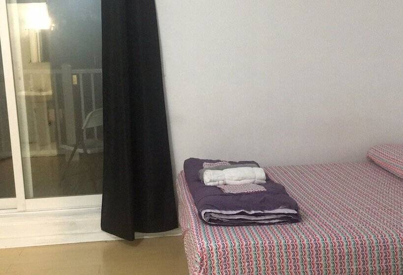 ホテル Toronto North Travellers Home