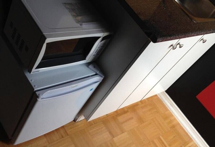 ホテル Toronto North Travellers Home