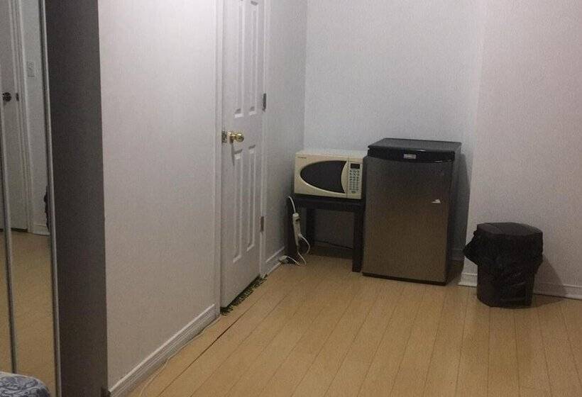 ホテル Toronto North Travellers Home