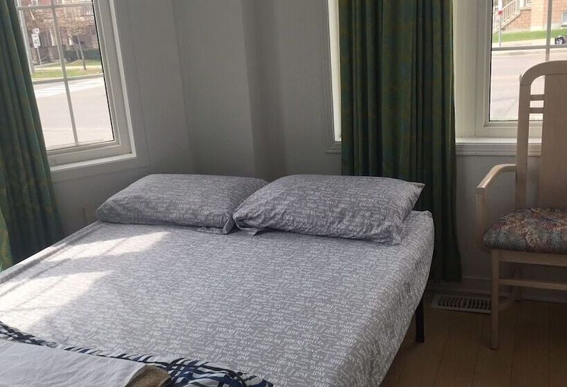 ホテル Toronto North Travellers Home