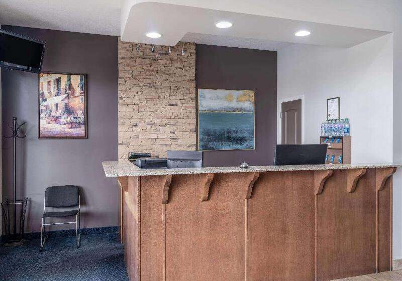 فندق Travelodge By Wyndham Wetaskiwin