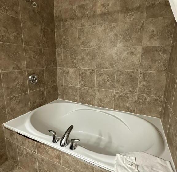 فندق Travelodge By Wyndham Wetaskiwin