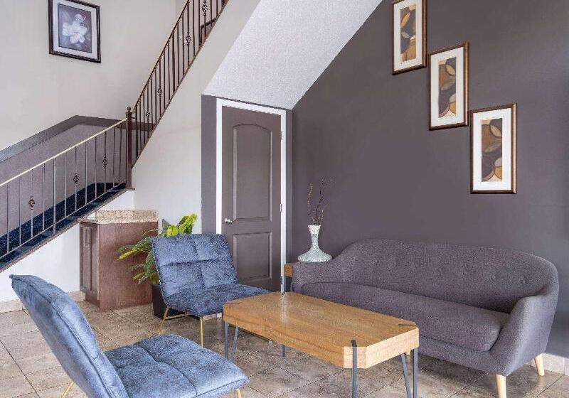 فندق Travelodge By Wyndham Wetaskiwin