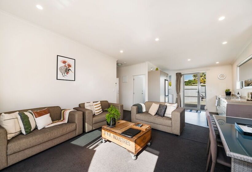 فندق Two Tree Lodge