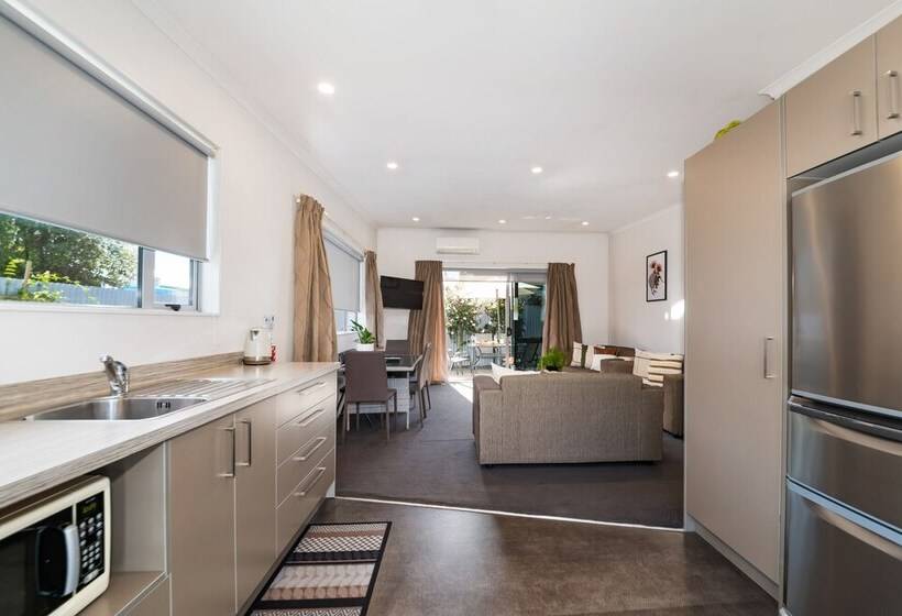 فندق Two Tree Lodge