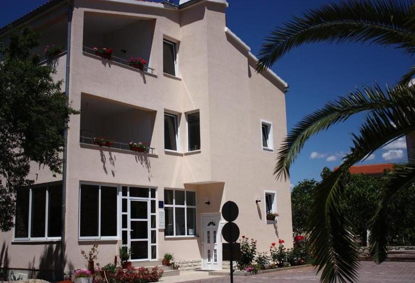 ホテル Villa Korina