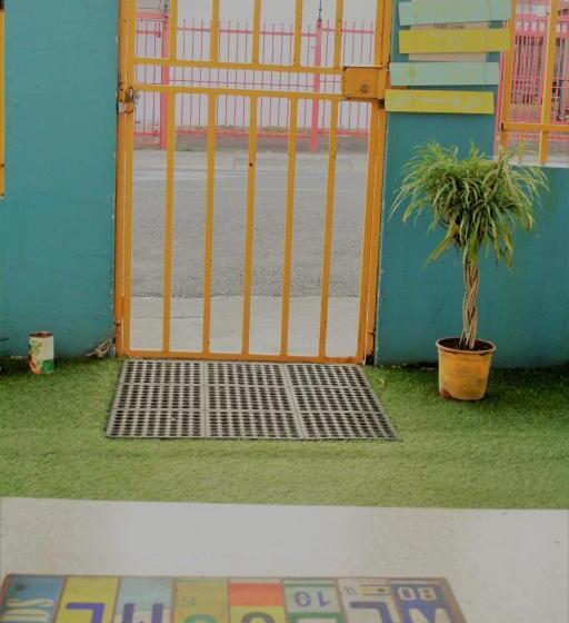 In The Wind Hostel And Guesthouse