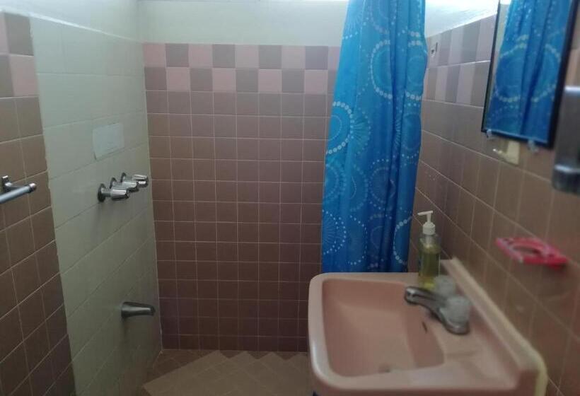 In The Wind Hostel And Guesthouse