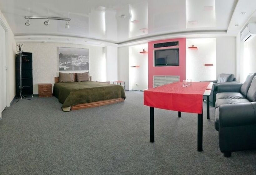 Lait Hotel On Bebelya