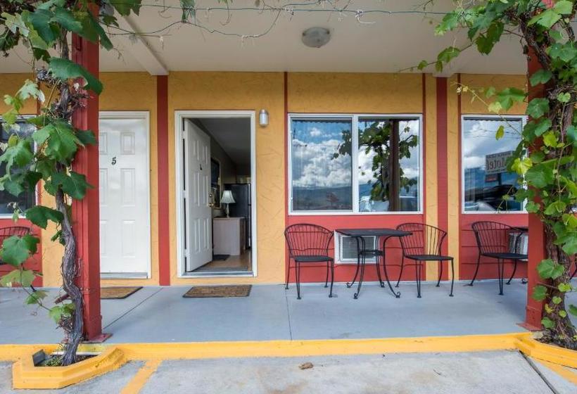 Maple Leaf Motel Inn Towne