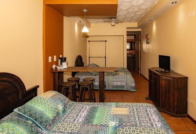 Melrost Airport Bed & Breakfast