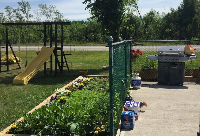 Pleasant Manor Motel