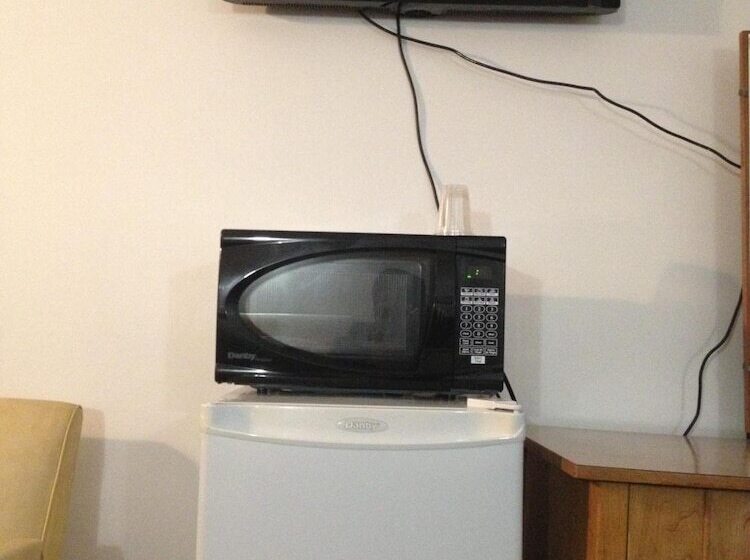 Pleasant Manor Motel