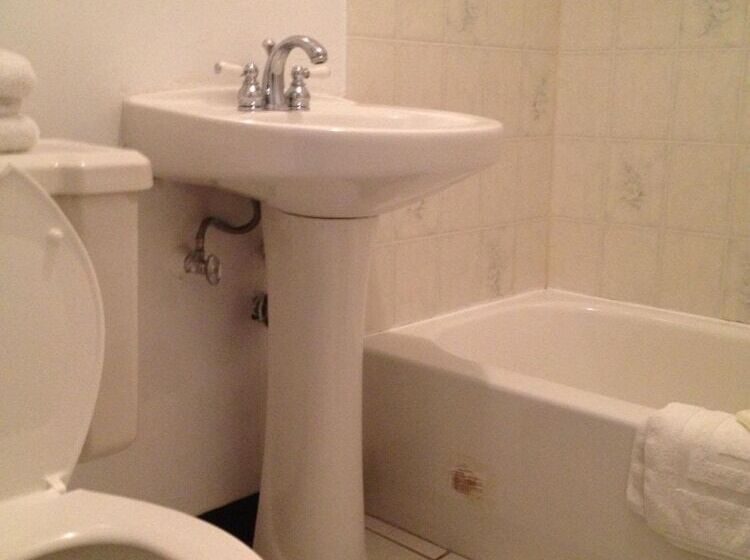 Pleasant Manor Motel