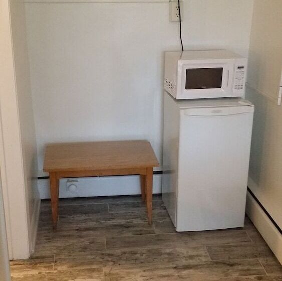 Pleasant Manor Motel