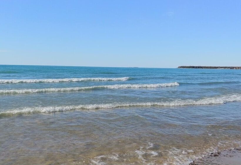 Sand Castle Suites Motel