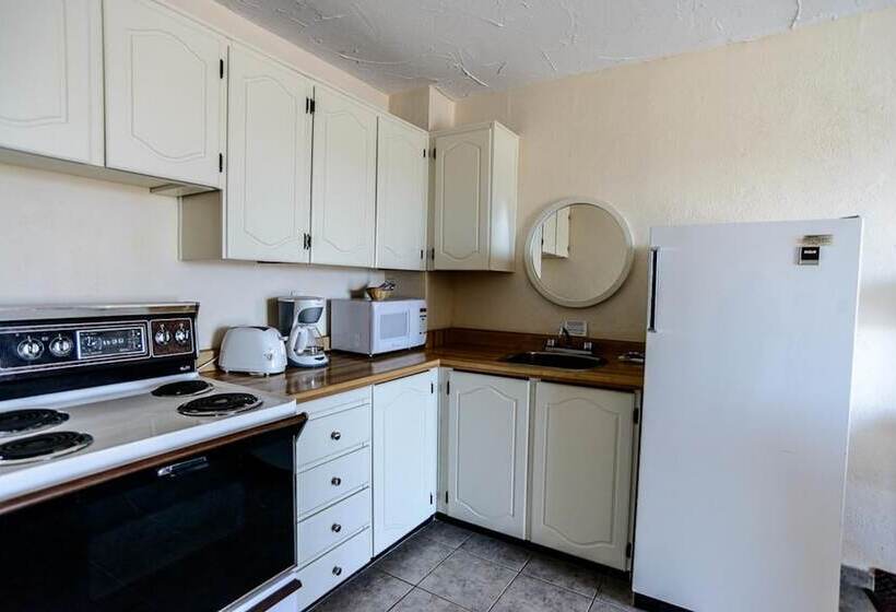 Sand Castle Suites Motel