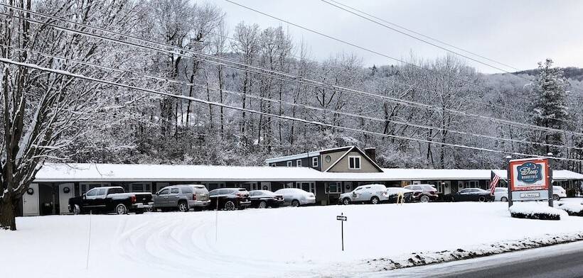 Sleep Woodstock Motel