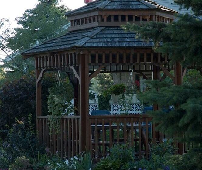 Stratford Suburban Motel