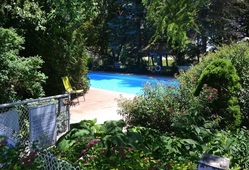 Stratford Suburban Motel