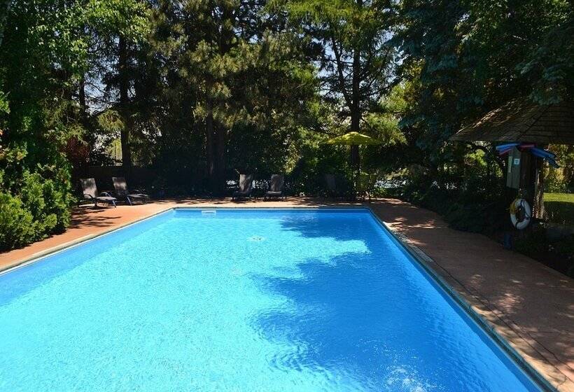 Stratford Suburban Motel