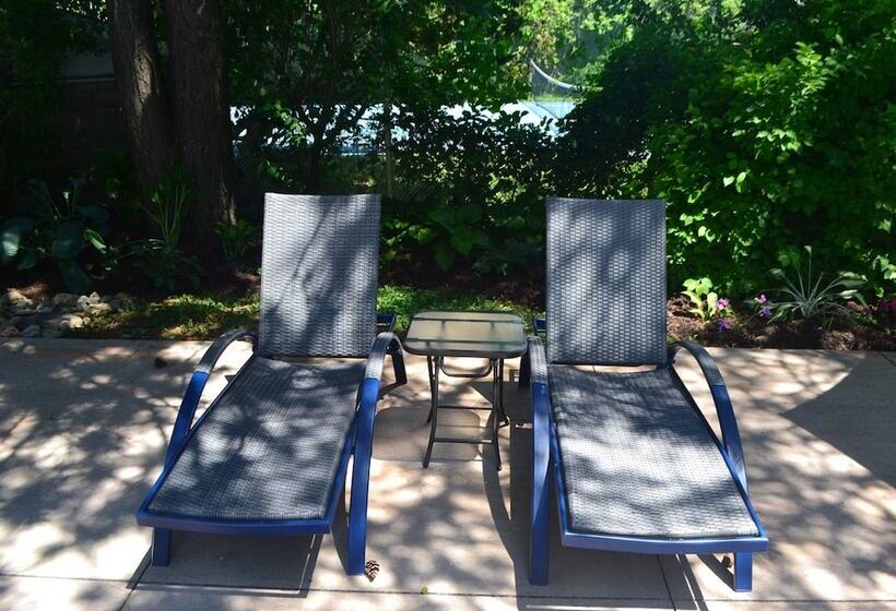 Stratford Suburban Motel