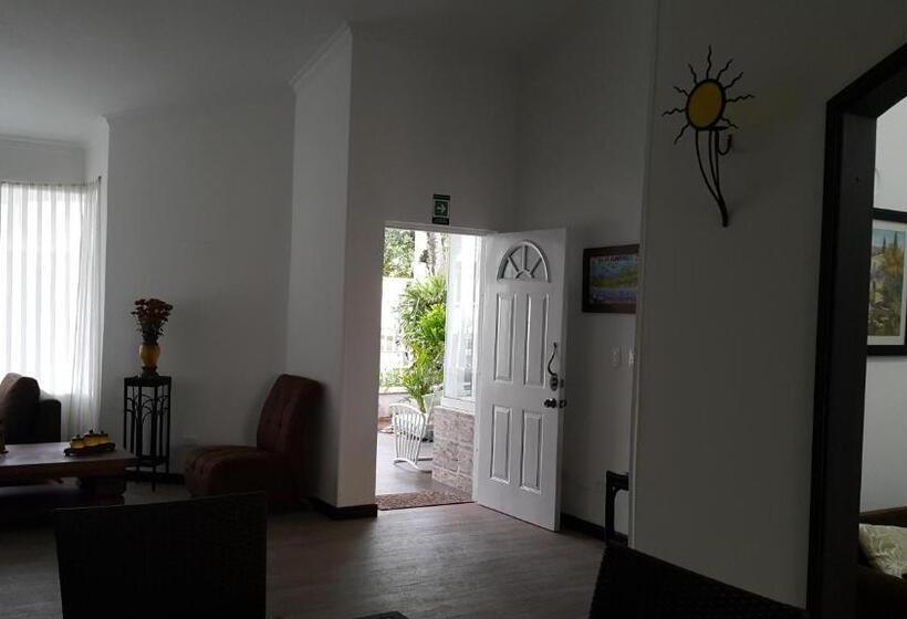 호스텔 Hospedaje Solymar Sarie Bay