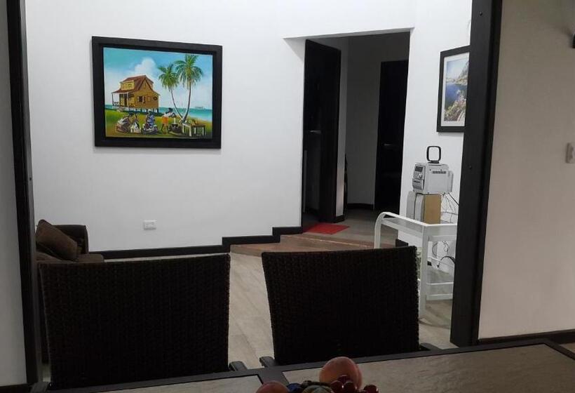 هاستل Hospedaje Solymar Sarie Bay