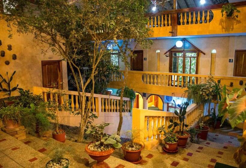 Общежитие Tuzco Lodge