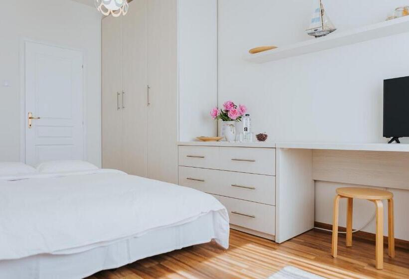 تختخواب و صبحانه Camelia's Cozy Place