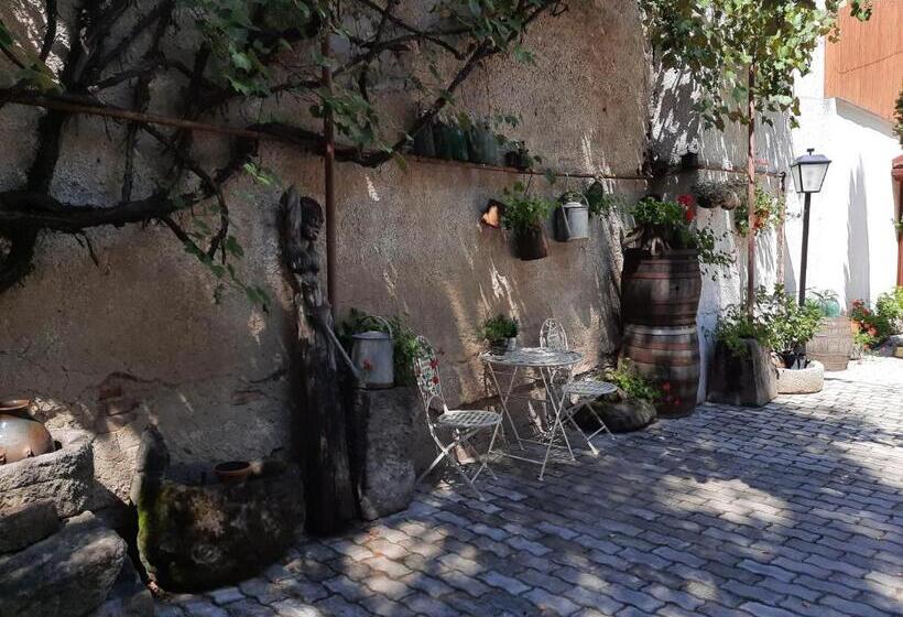 تختخواب و صبحانه Korona Panzió