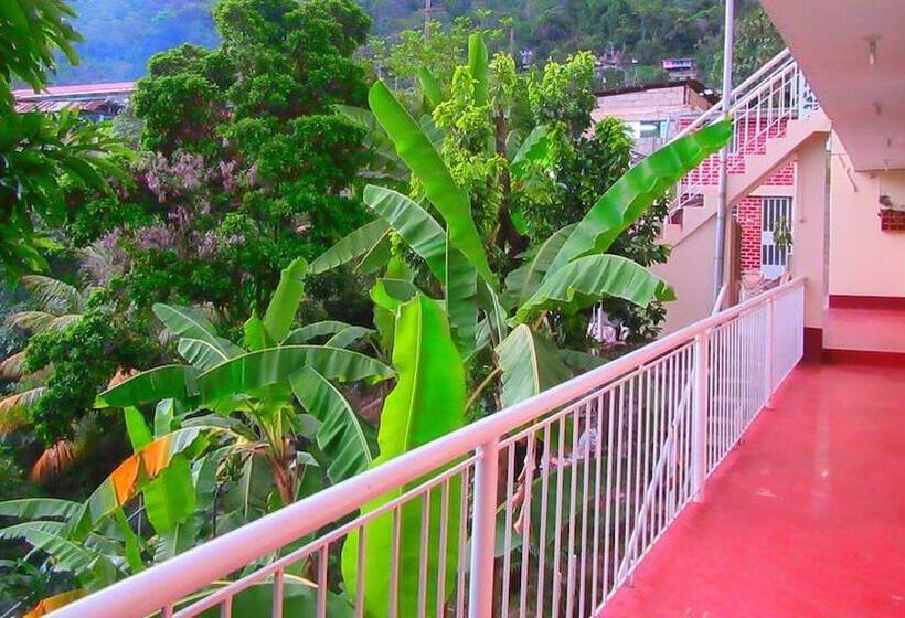 تختخواب و صبحانه Lucas