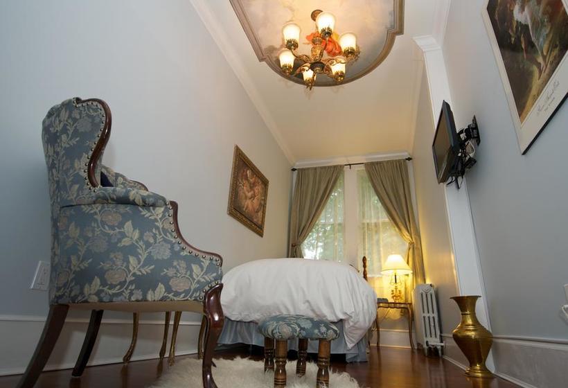 בית מלון כפרי Clayburn Village Bed & Breakfast