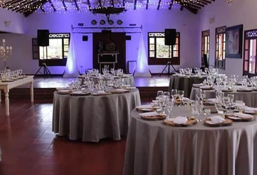 هتل Club Campestre El Bosque De La Villa