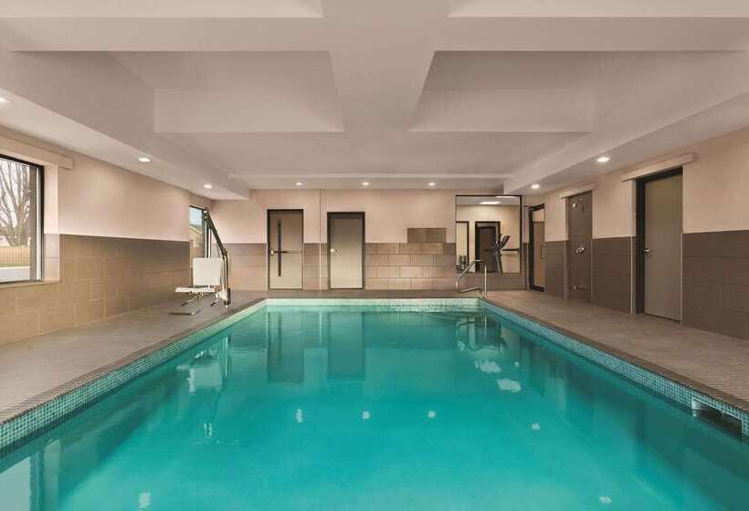 فندق Country Inn & Suites By Radisson, Belleville, On
