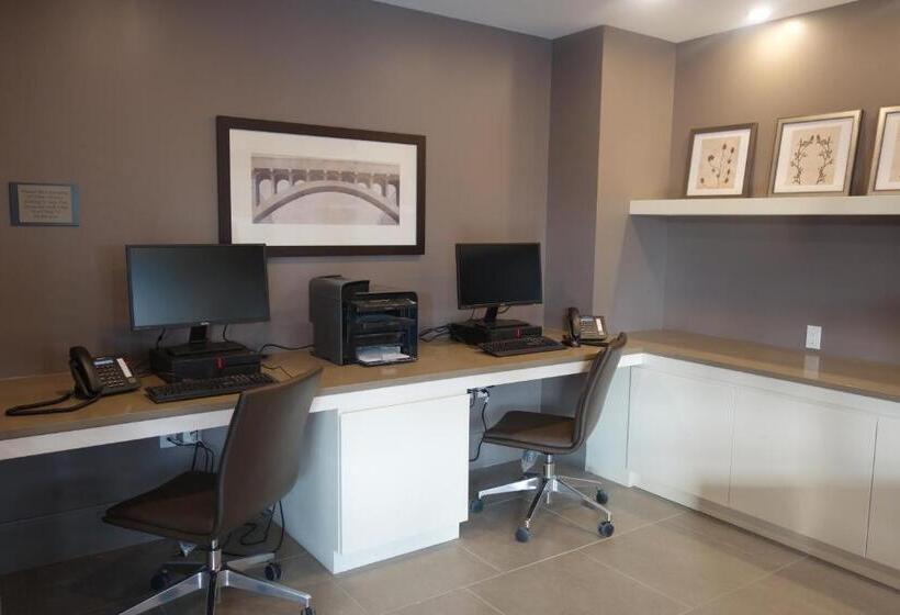 فندق Country Inn & Suites By Radisson, Belleville, On