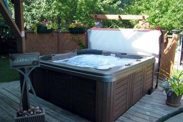 هتل Creekside B&b