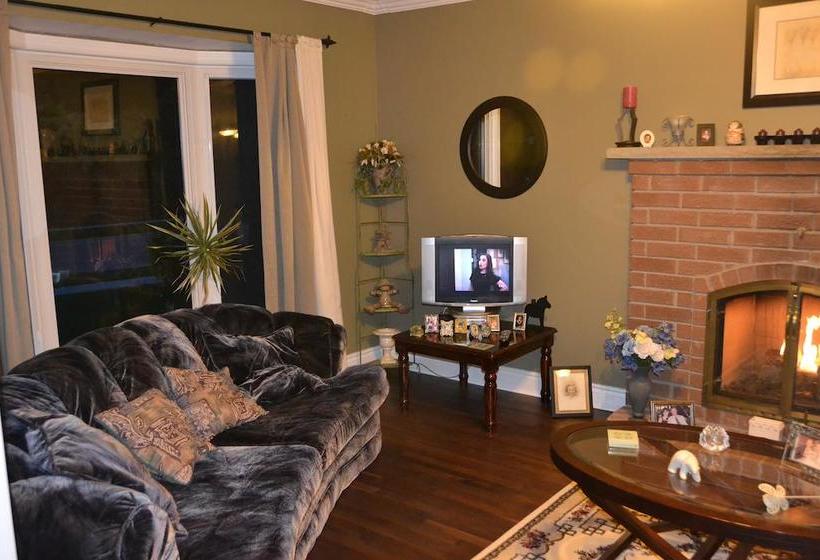 فندق Creekside B&b